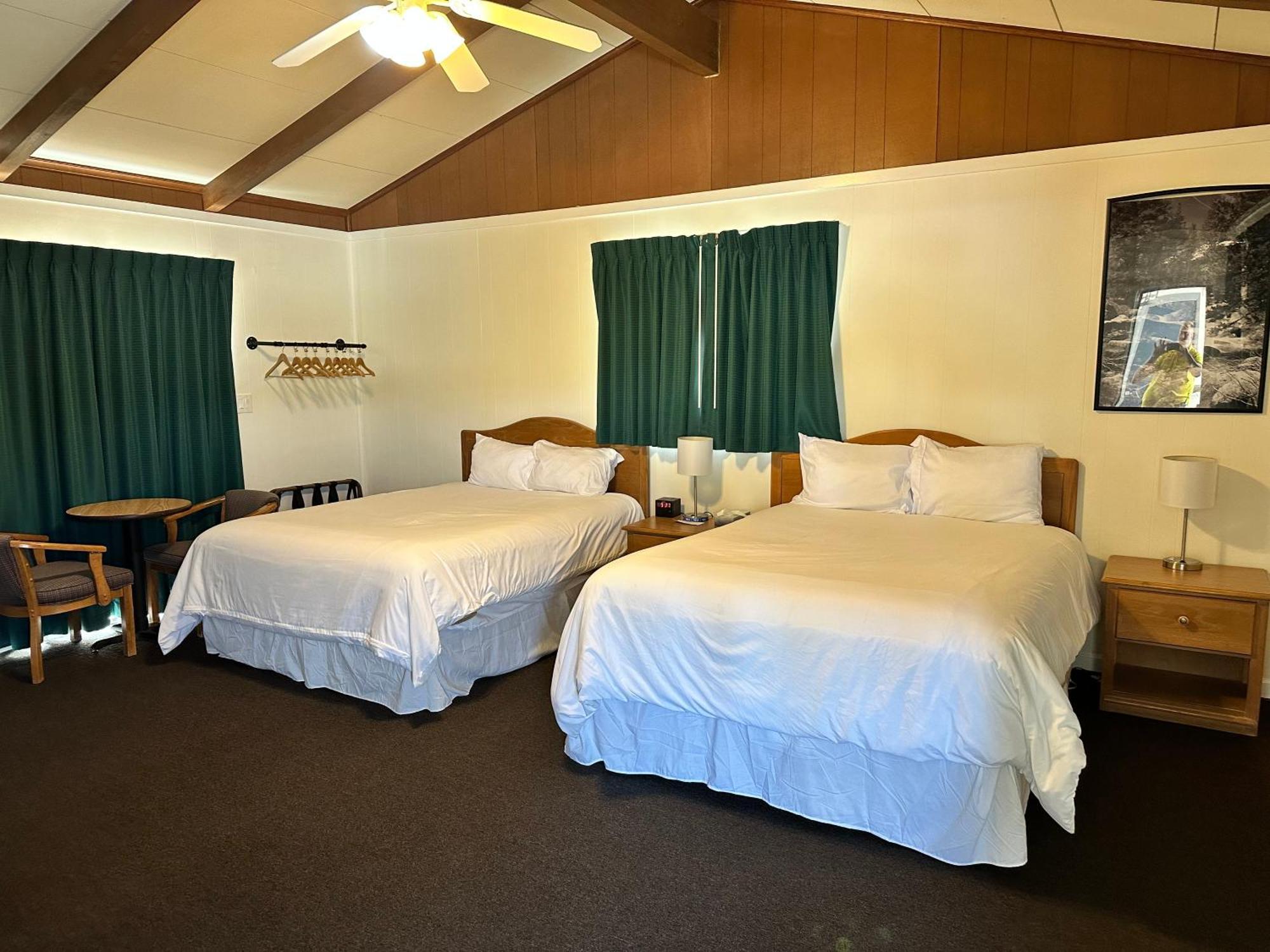 Meadowcliff Lodge Coleville Exteriör bild